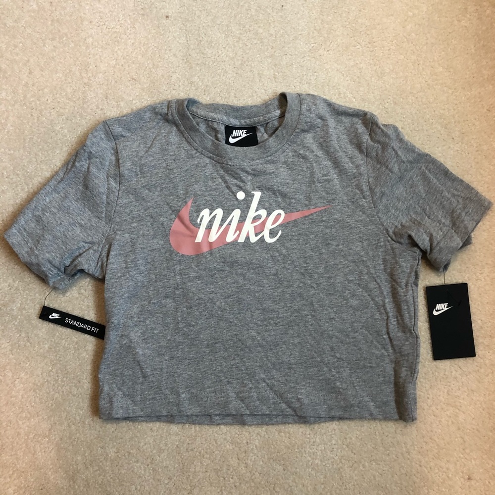 NWT cropped Nike t-shirt